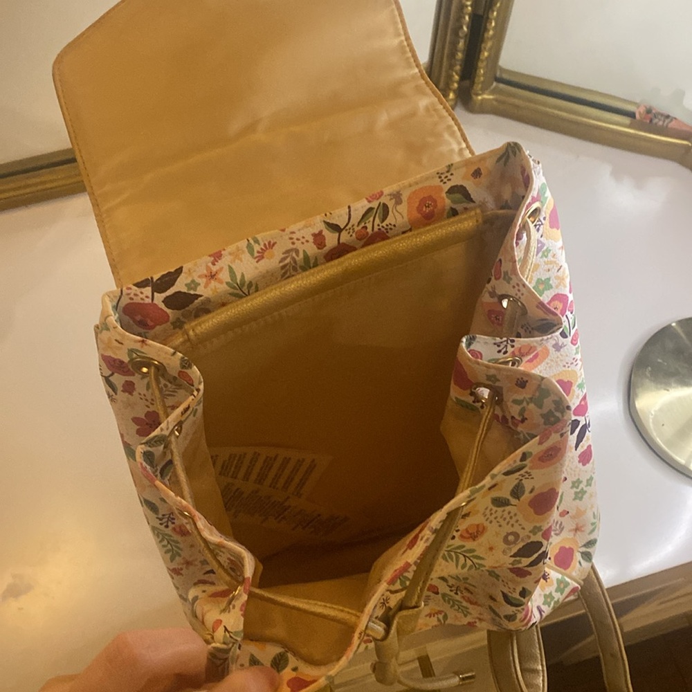 Disney Princess Adjustable Mini Backpack 🩷🧡💛💚🩵 - Picture 3 of 3